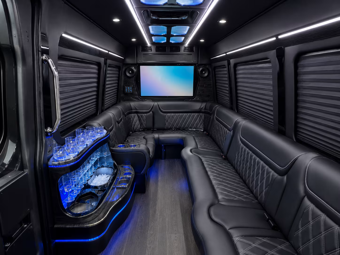 choosing the right bus size for your knoxville long distance trip